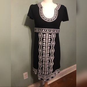 Short sleeve black & white dress